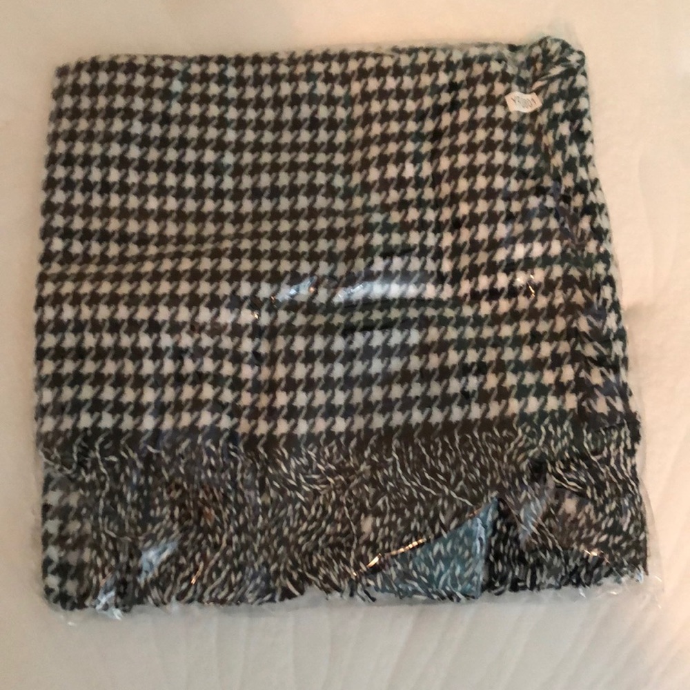 Brand new Women’s poncho!